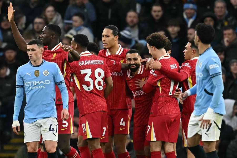 Mohamed Salah félicité par ses coéquipiers.