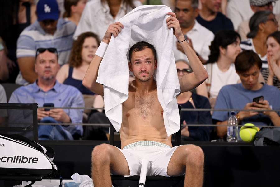 Medvedev consideră că programul TV va dicta mereu orele de start