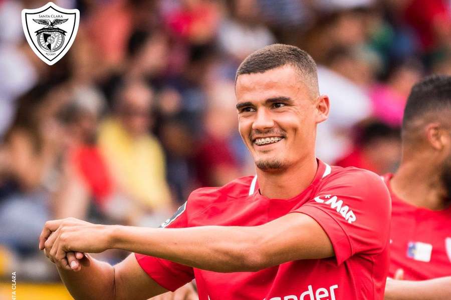 Nené estreou-se na Liga em 2019, aos 24 anos, ao serviço do Santa Clara