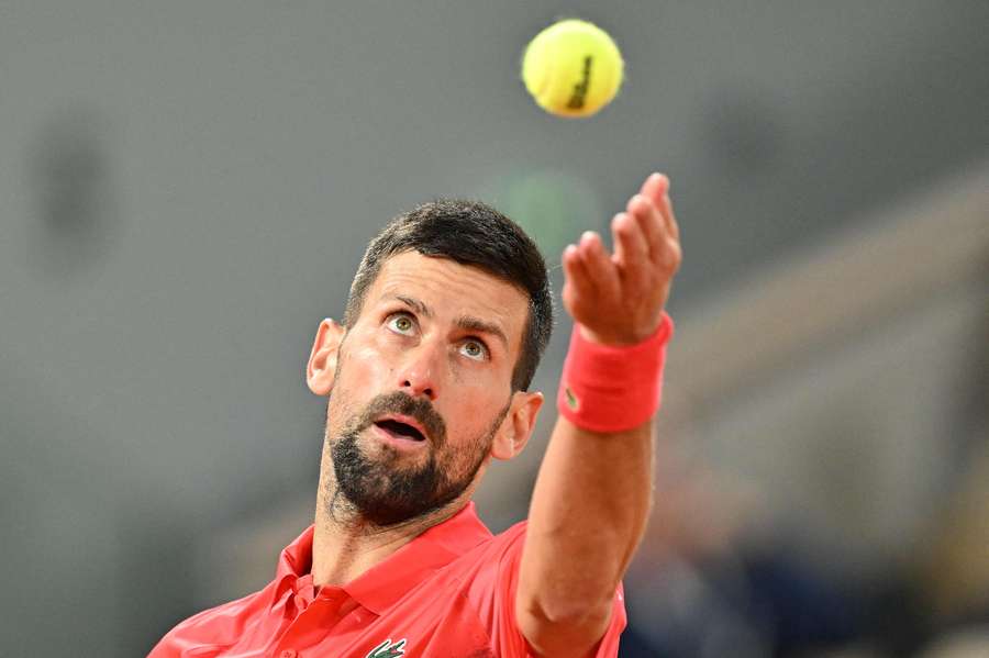 Djokovic beim Aufschlag