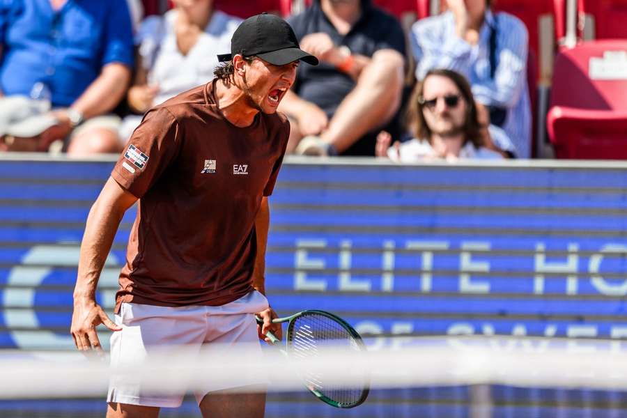 Luciano Darderi esulta durante la finale contro Jesper De Jong