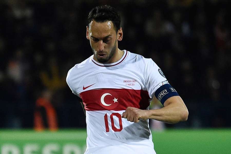 Çalhanoglu é o capitão da Turquia
