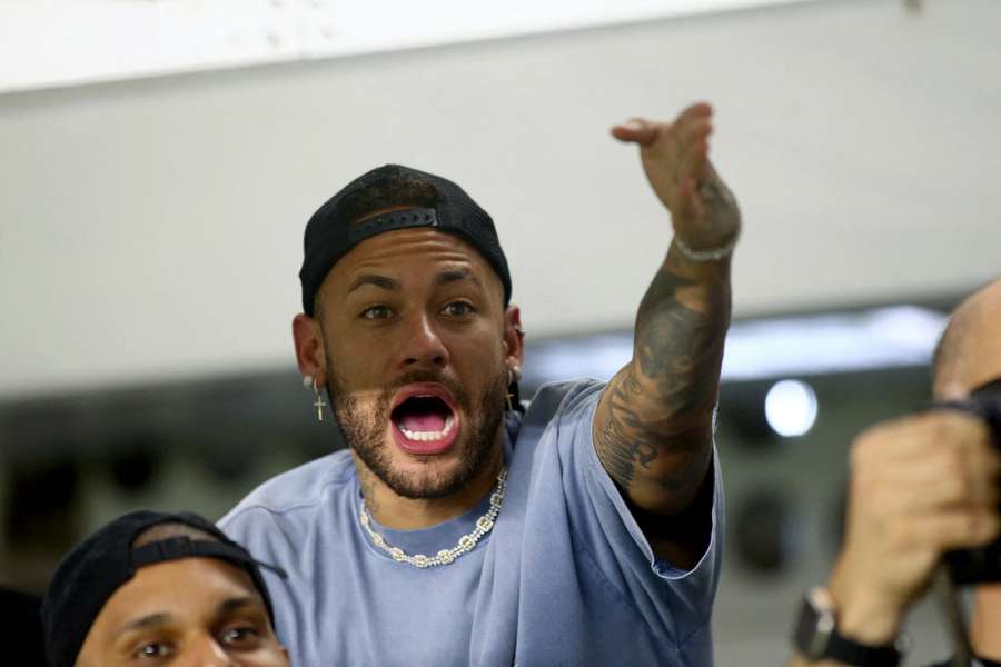 Neymar acompanhou derrota do Santos para o Bragantino Neymar acompanhou derrota do Santos para o Bragantino