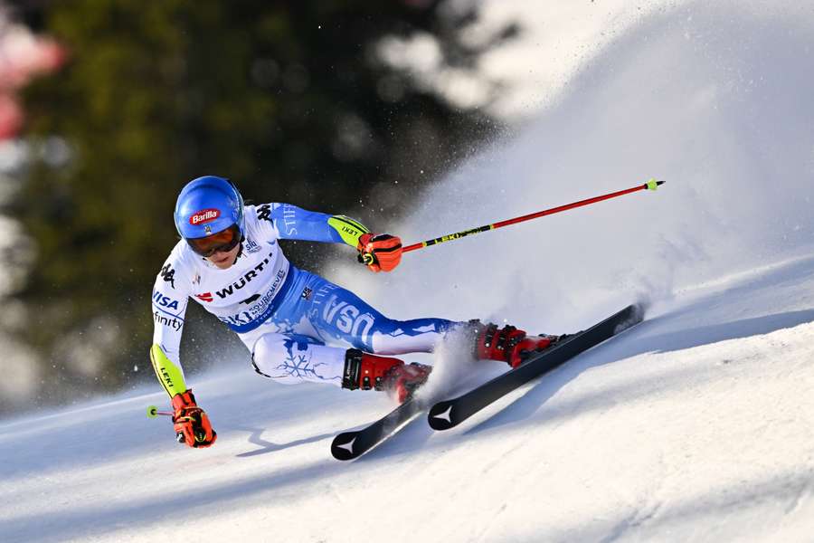 'GOAT' Mikaela Shiffrin pakt eerste WK-goud op de reuzenslalom