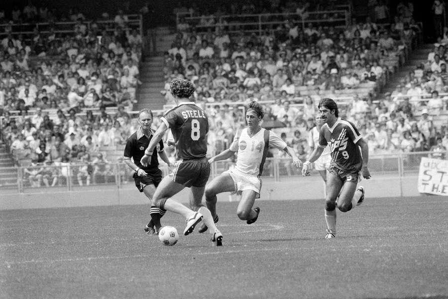 Johan Cruyff (#14) playing for the Los Angeles Azetcs in 1979
