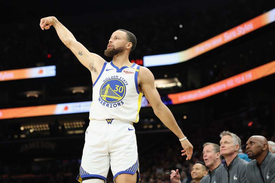 Steph Curry precisa passar pelo mata-mata para chegar aos playoffs
