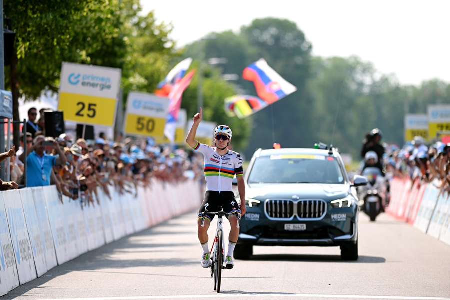 Mattias Skjelmose (Trek-Segafredo) lidera, com oito segundos de avanço sobre o austríaco Felix Gall (AG2R Citröen)