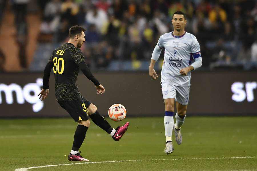 Lionel Messi en Cristiano Ronaldo in een oefenwedstrijd tussen Paris Saint-Germain en Riyadh XI