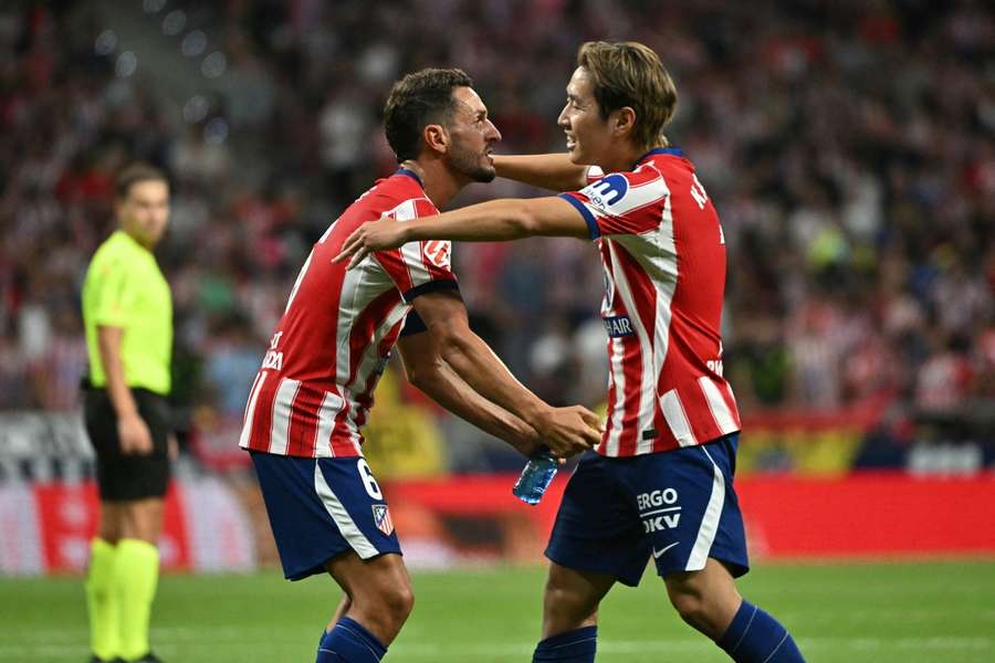 Kang-In Lee celebra o seu golo com Koke