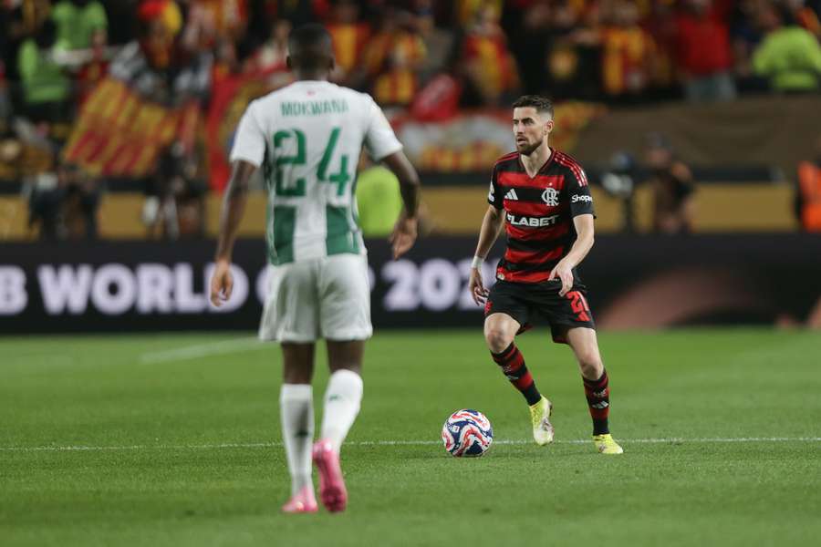 Jorginho fez sua estreia no Flamengo contra o Espérance Jorginho fez sua estreia no Flamengo contra o Espérance