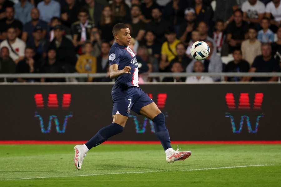 Mbappé renovó con el Paris Saint Germain en el verano