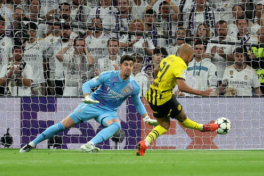 Courtois, durante el partido ante el Dortmund