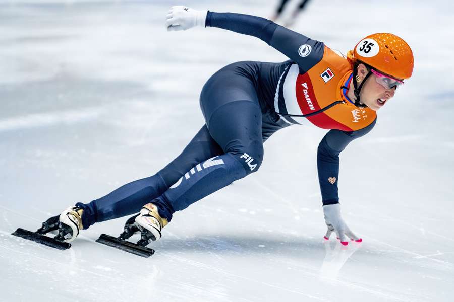 Suzanne Schulting tijdens 500 meter op dag 1 van het EK shorttrack