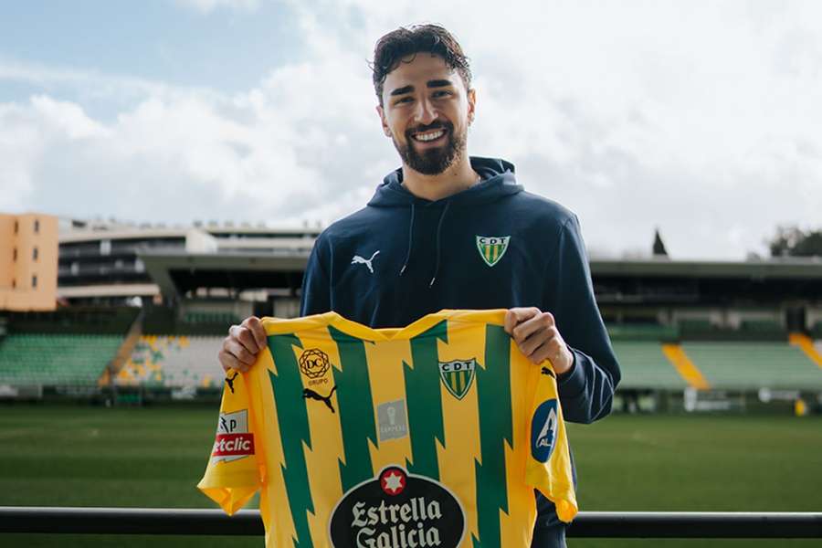 João Silva oficializado no Tondela