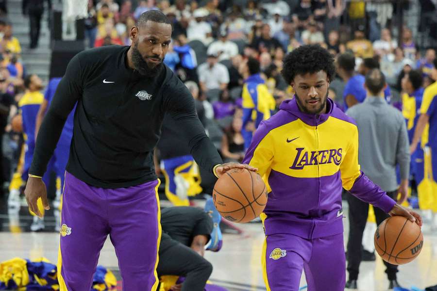 LeBron und Bronny James könnten gegen Minnesota erneut das Parkett teilen.