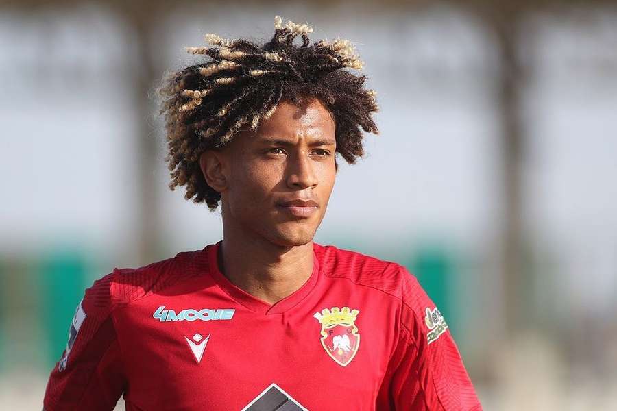 Robinho vai para a quarta época ao serviço dos durienses