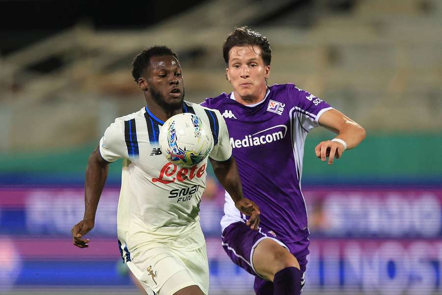 Musah v souboji s Fabbianem.