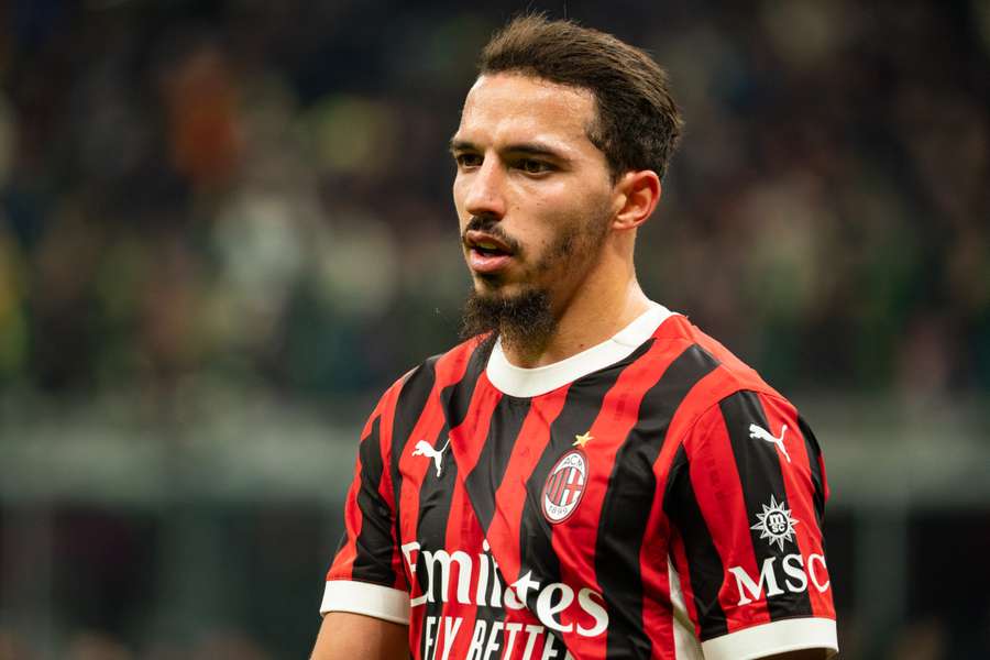 Ismaël Bennacer con la maglia del Milan Ismaël Bennacer con la maglia del Milan