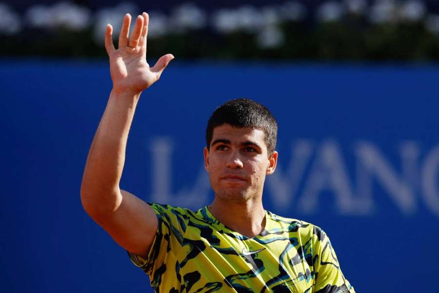 Alcaraz beats Evans to set up Barcelona final with Tsitsipas