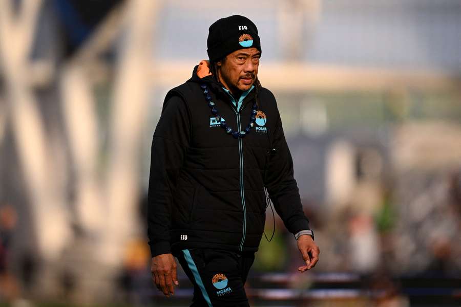 Tana Umaga arrive au premier plan. Tana Umaga arrive au premier plan.