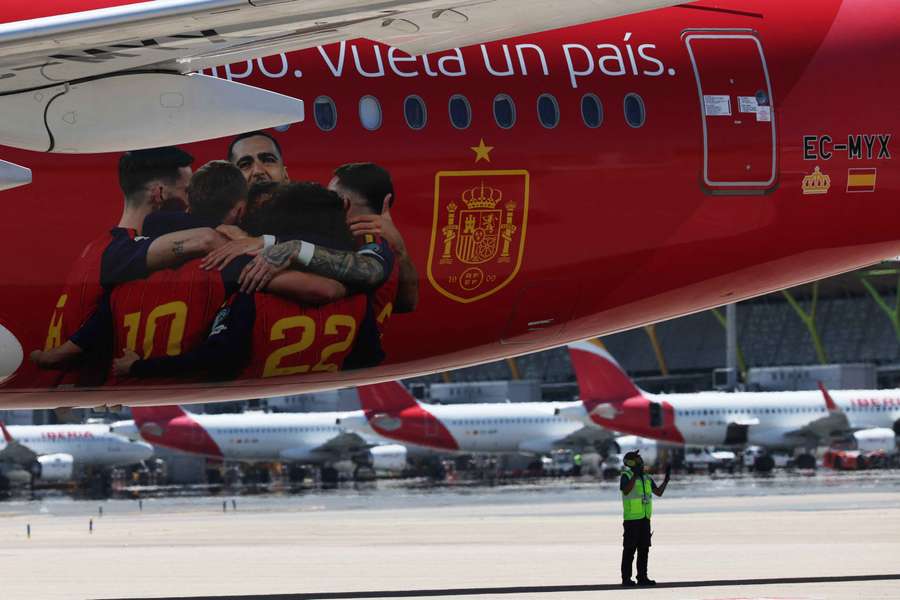 Das spanische Flugzeug in Madrid Das spanische Flugzeug in Madrid