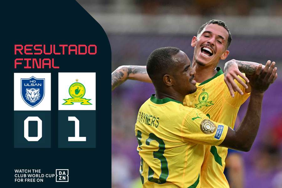 Rayners e Arthur Sales comemoram golo da vitória do Mamelodi sobre o Ulsan