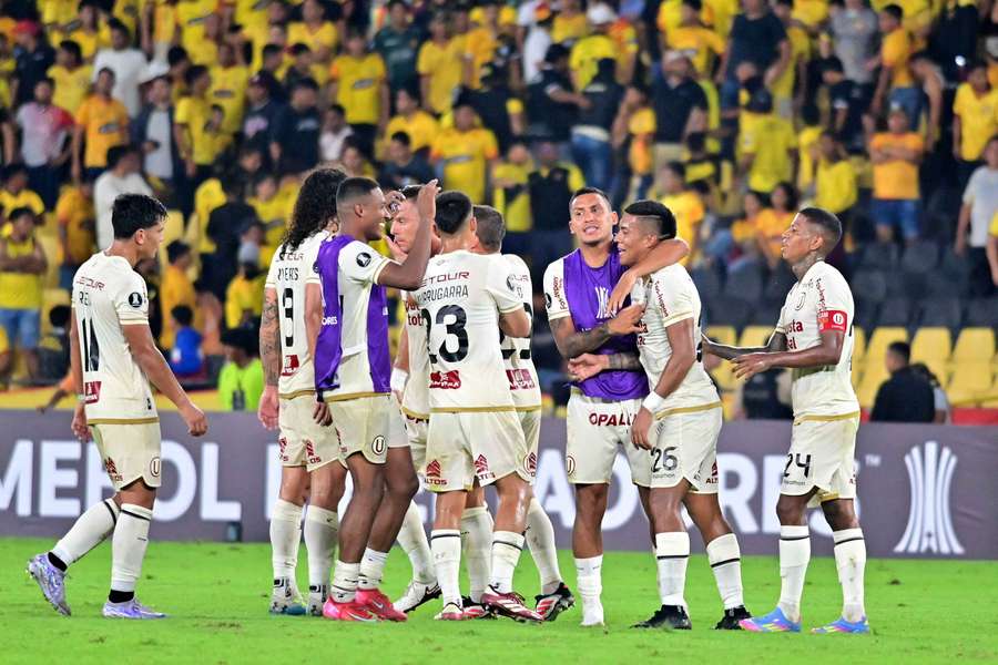 Universitario gana a domicilio.