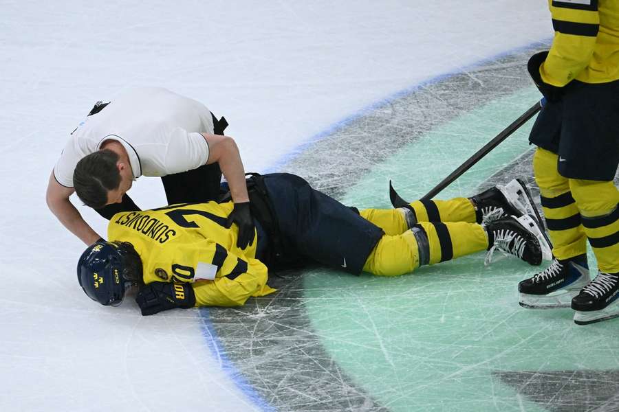Oskar Sundqvist was brutally tackled by New Jersey star Timo Meier Oskar Sundqvist was brutally tackled by New Jersey star Timo Meier