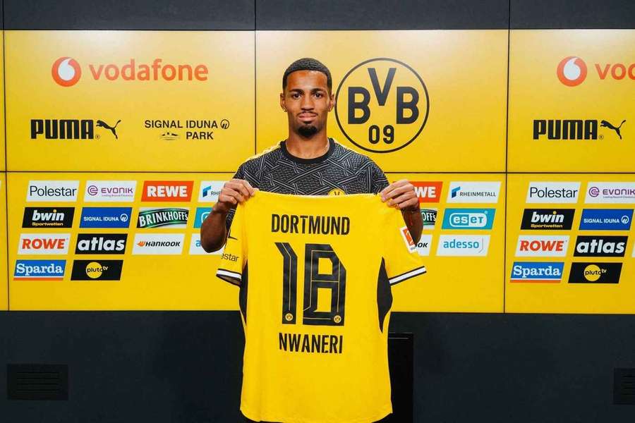 Nwaneri stráví ročník v Borussii Dortmund. Nwaneri stráví ročník v Borussii Dortmund.