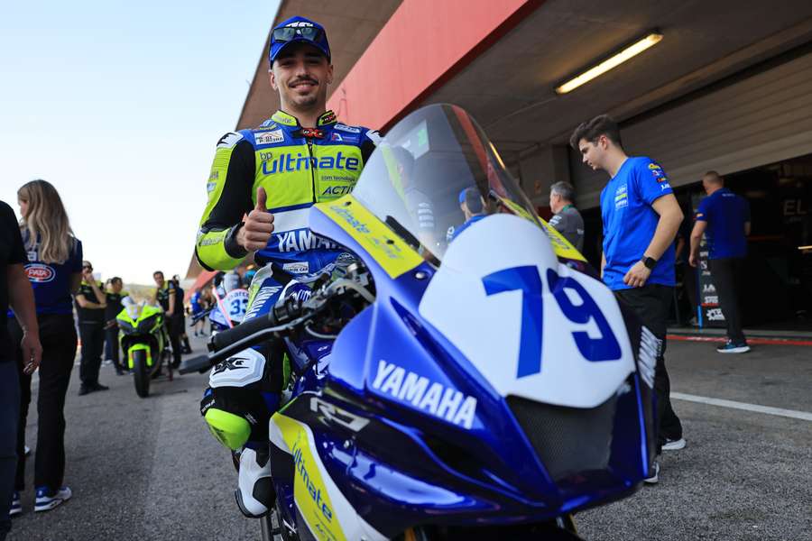 O jovem piloto português Tomás Alonso, com a moto número 79, é uma jovem promessa da equipa Miguel Oliveira Team na nova categoria Sportbike