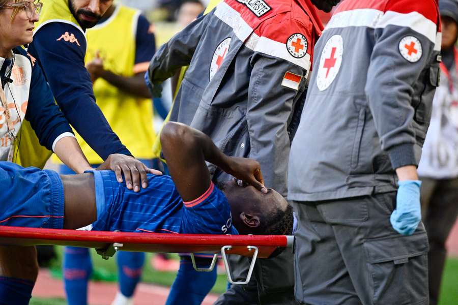 Fracture du tibia gauche pour le Niçois Moïse Bombito