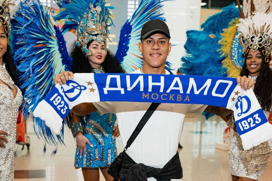 Matheus Martins chegou a ter sua imagem vinculada nos perfis do Dínamo de Moscou nas redes sociais Matheus Martins chegou a ter sua imagem vinculada nos perfis do Dínamo de Moscou nas redes sociais