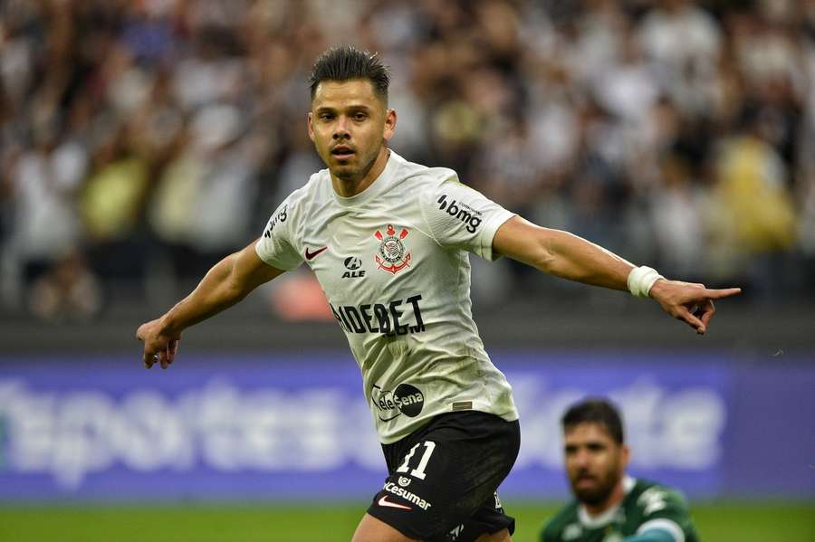 Com um golaço de Ángel Romero, o Corinthians venceu o Guarani na estreia 