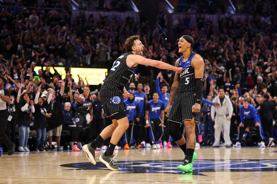 Magic niespodziewanie prowadzą w serii z Pistons. Knicks wygrali z Hawks, ale Sochan nie zagra