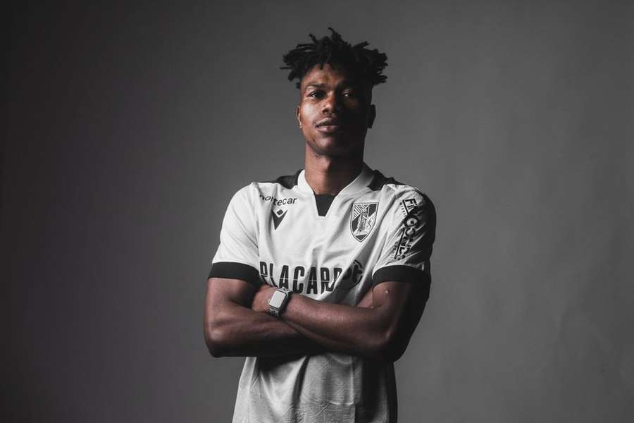 Ejike Opara com a nova camisola