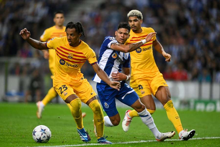 Koundé em ação contra o FC Porto 