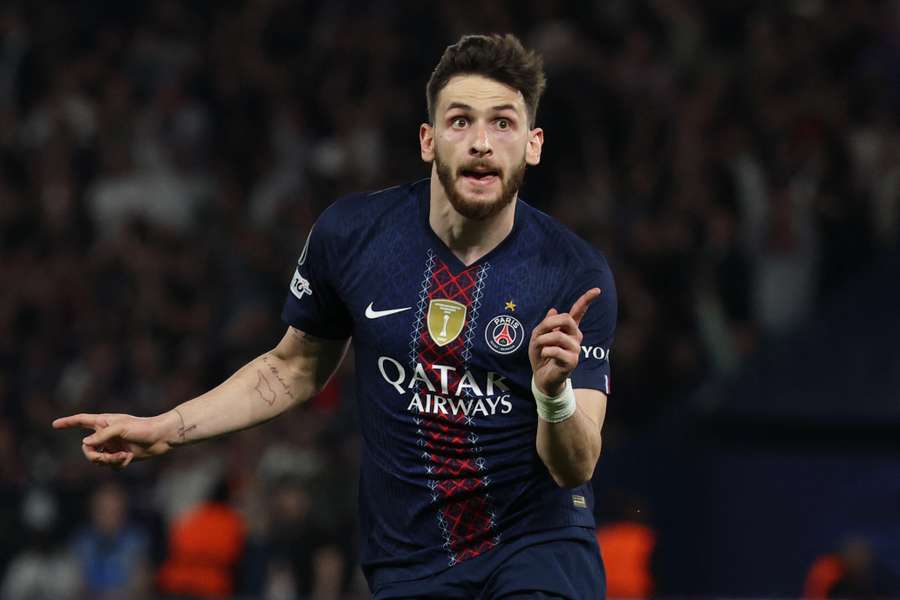 Khvicha Kvaratskhelia célébrant son but ce mercredi soir.