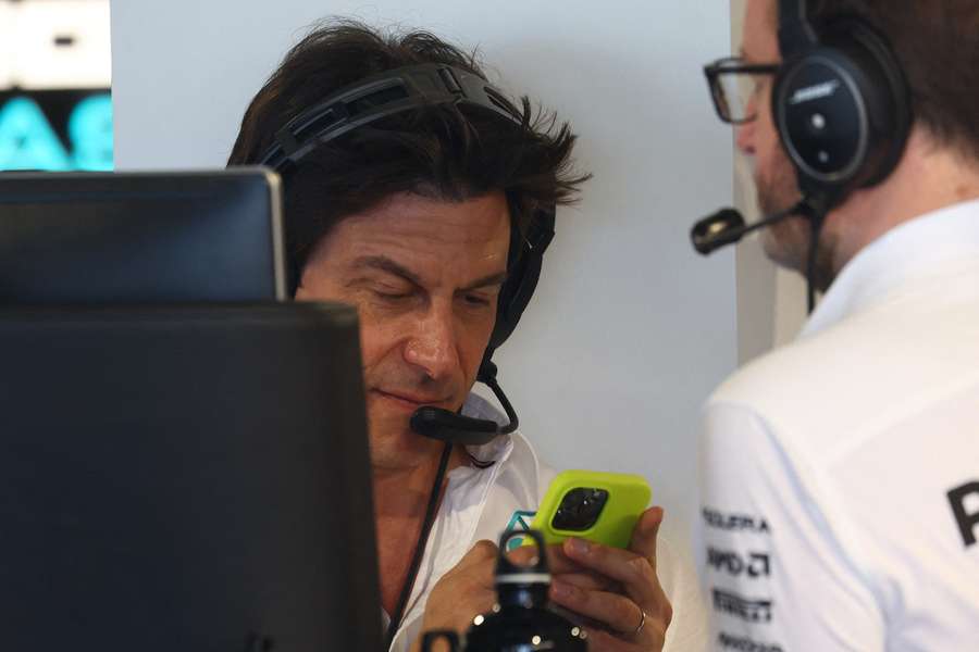 Wolff už skôr zľahčoval obavy, že by Hamilton mohol opustiť Mercedes