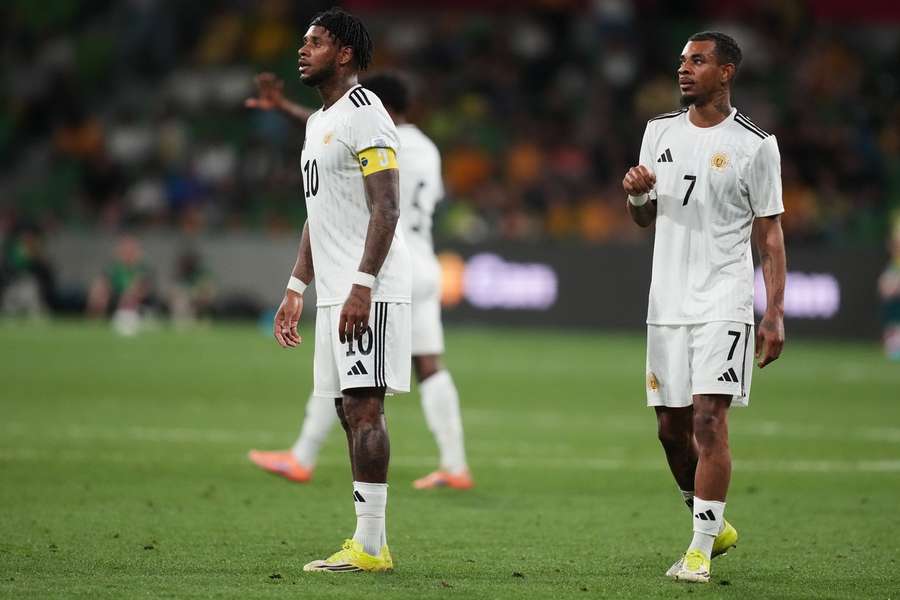 Leandro Bacuna (l.) und Juninho Bacuna mussten die zweite Niederlage im zweiten Spiel hinnehmen