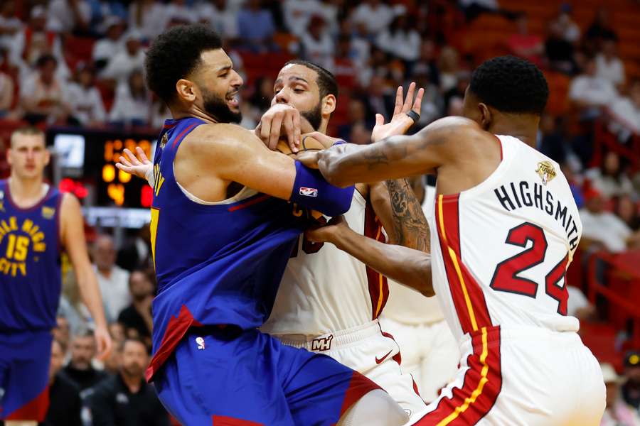 Nuggets vencem Heat com triplo-duplo de Jokic e abrem 1 a 0 nas finais da  NBA