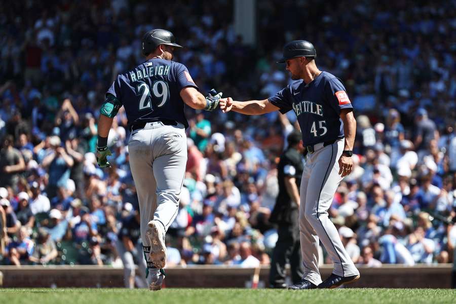 Mariners catcher Cal Raleigh rounds the bases after a home run against the Chicago Cubs (2025)