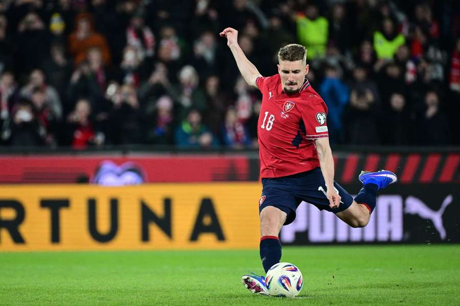 Michal Sadílek zahrává rozhodující penaltu, která poslala tým na MS.