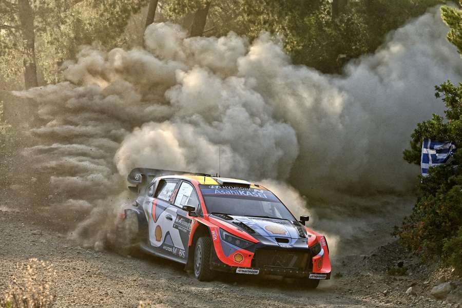 Ott Tänak se ujal vedení v Rallye Akropolis.