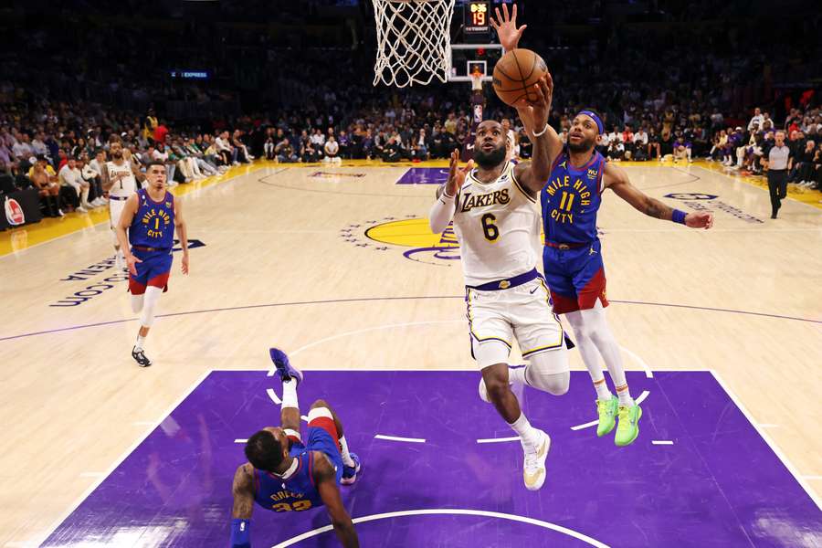 LeBron James og Lakers tabte endnu en kamp på hjemmebane efter 9 sejre i træk, og de står med ryggen mod muren i Conference Finals.