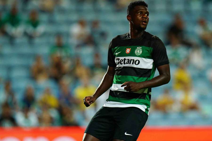 Diomande foi expulso com o Sevilha mas cumpre castigo com o Athletic Bilbao