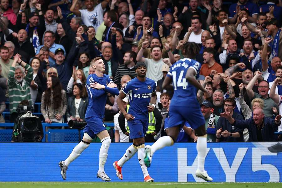 Cole Palmer celebra el primer gol del Chelsea