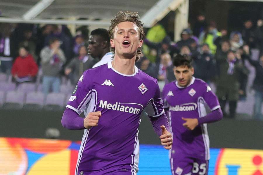 Albert Gudmundsson of ACF Fiorentina celebrates after scoring a goal against Dynamo Kyiv Albert Gudmundsson of ACF Fiorentina celebrates after scoring a goal against Dynamo Kyiv