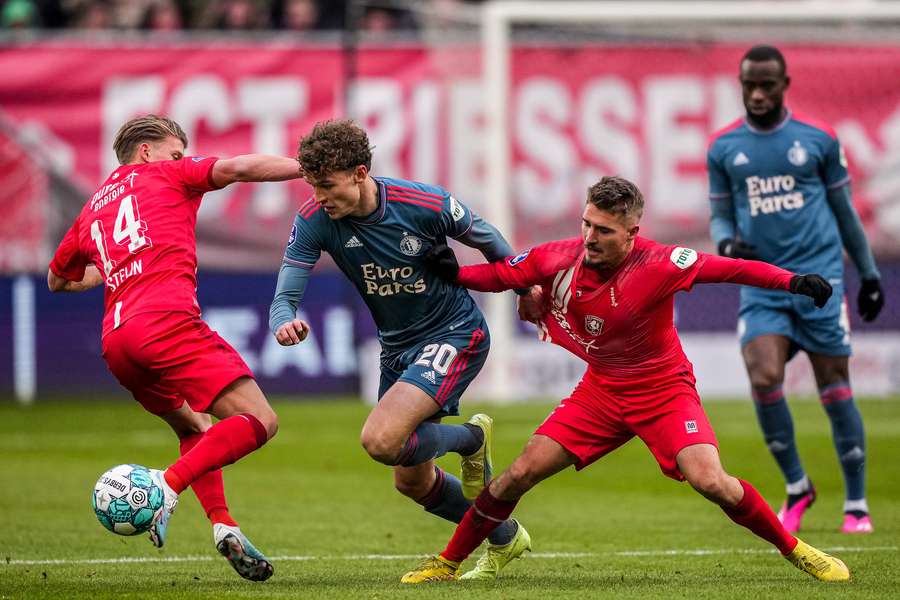 Sadílek předvedl proti Feyenoordu tradiční důraz v osobních soubojích.