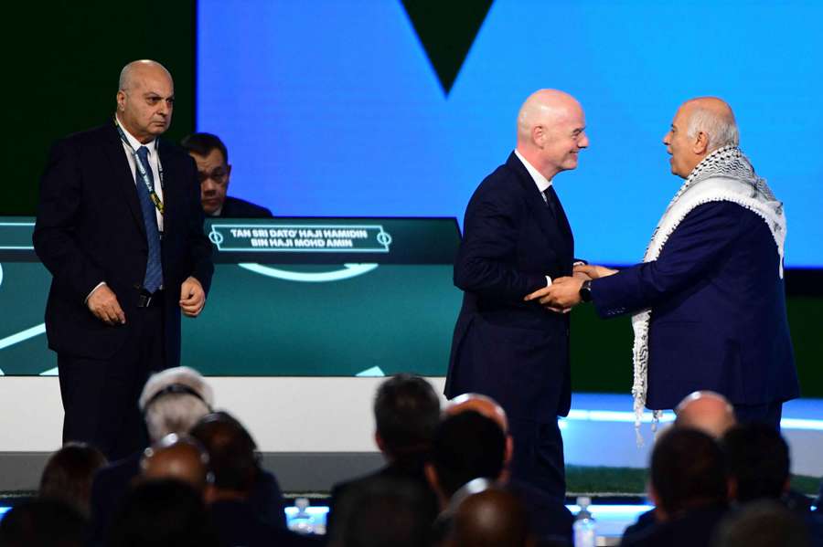Infantino tentou juntar os líderes das duas federações em abril Infantino tentou juntar os líderes das duas federações em abril