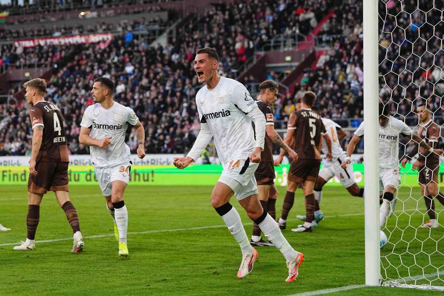 Patrik Schick zaznamenal proti St. Pauli 18. bundesligový gól v sezoně.